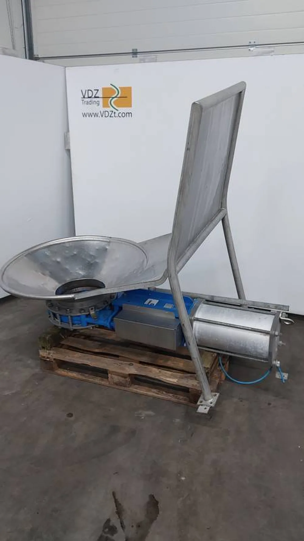 Cattle hide blow-off unit with trough