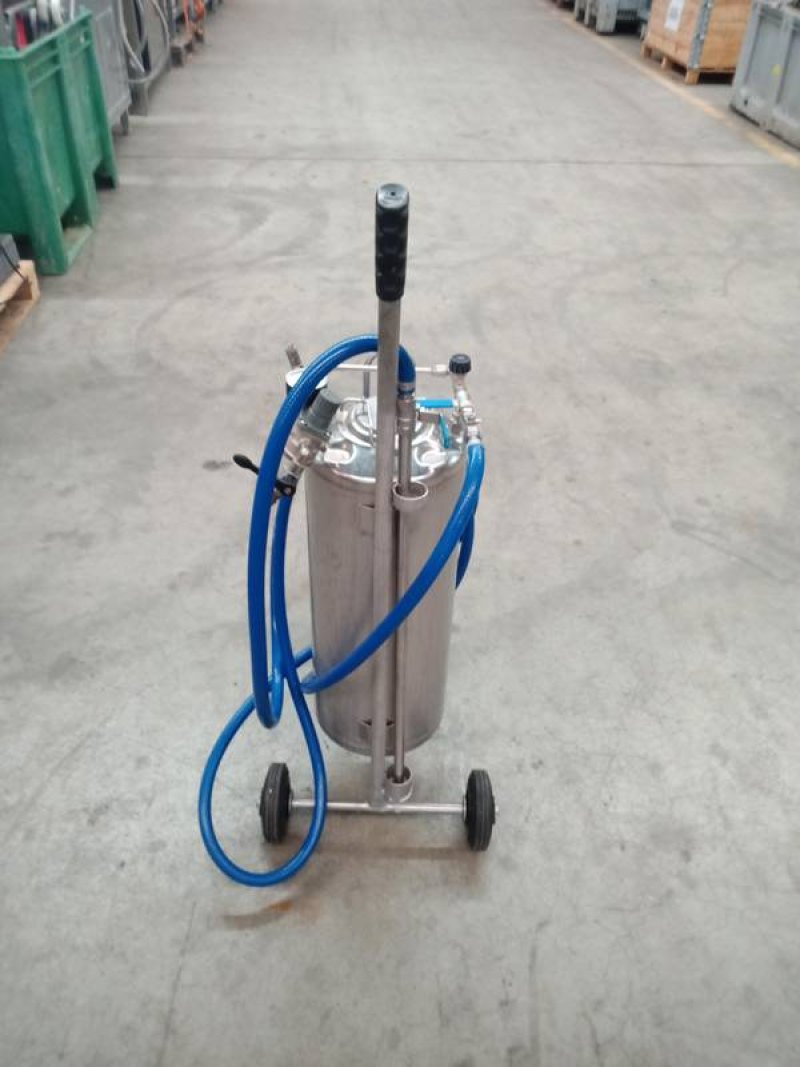 Foamer. Foam cleaning tank