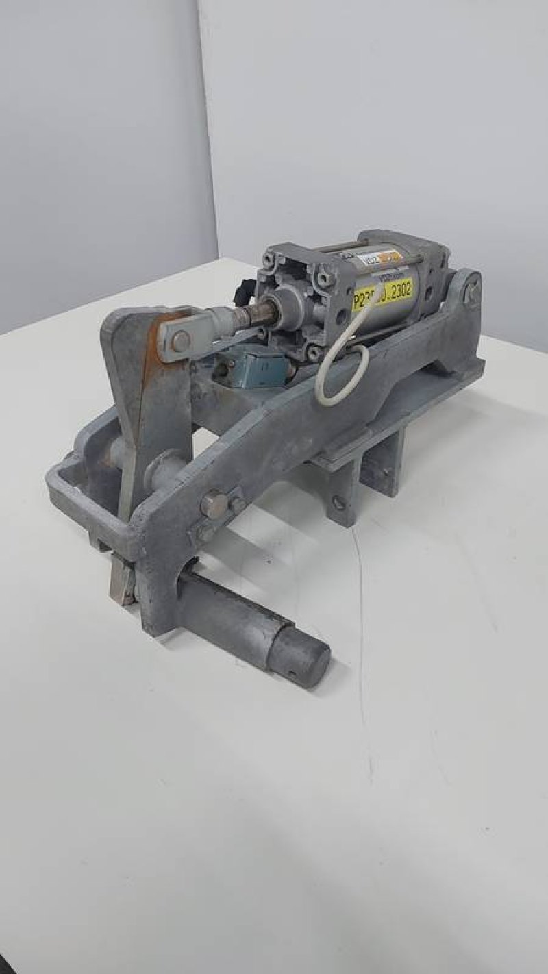 Tube rail synchroniser