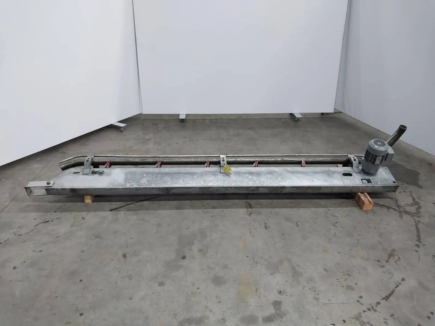 Conveyor lift empty hooks - 3