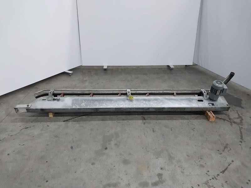 Conveyor lift empty hooks