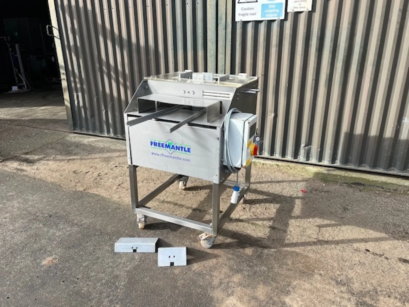 Freemantle SO3 2 Flap Carton Closer - 2