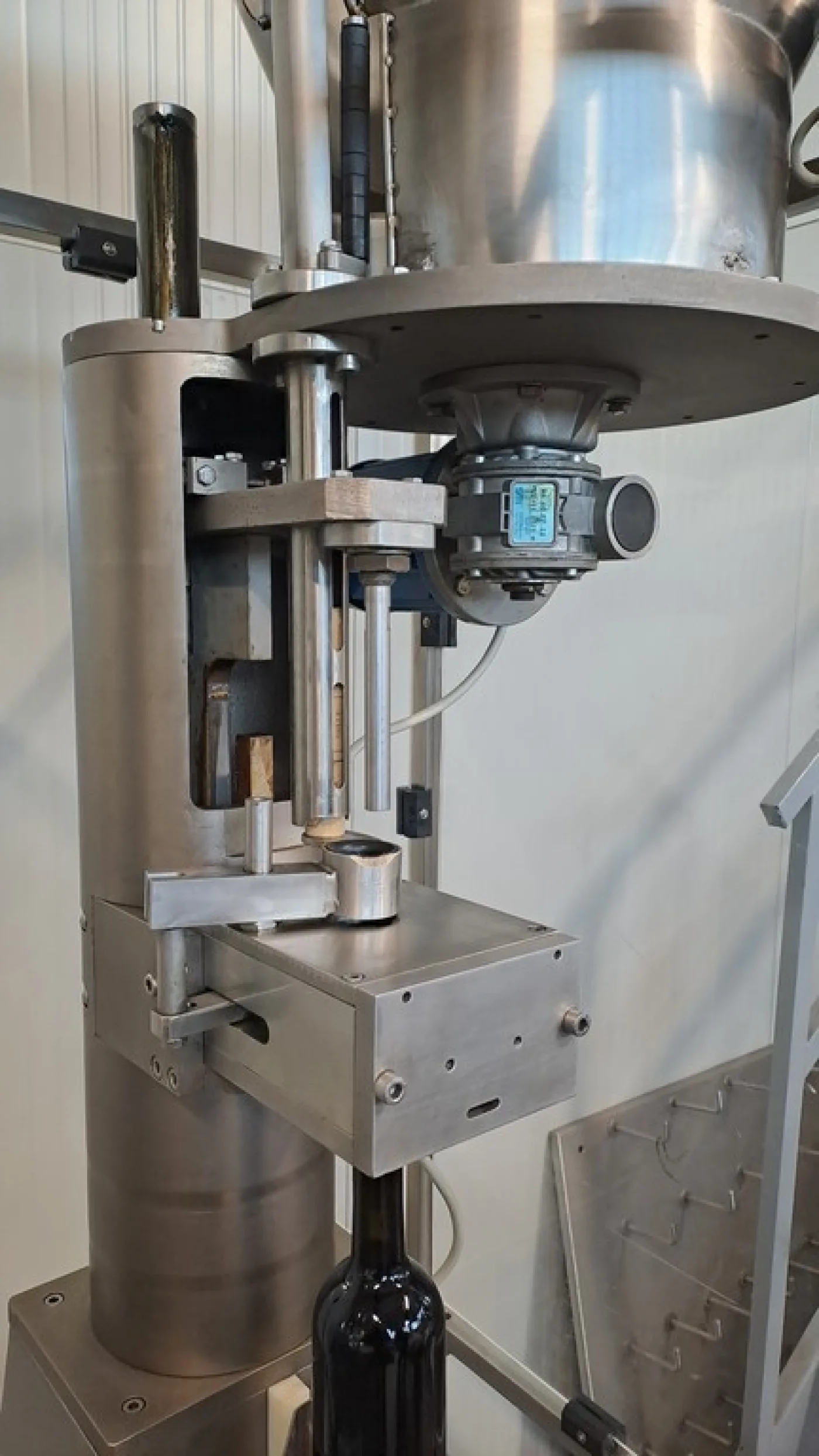 SEMIAUTOMATIC CORKING MACHINE ENOLMECCANICA FOR NATURAL CORK, SECOND-HAND MACHINE - 4