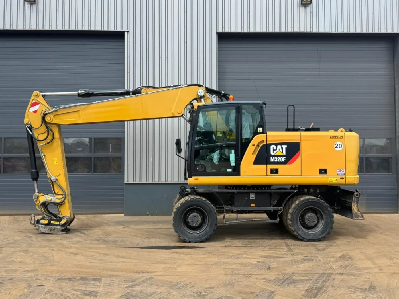 Caterpillar M320F - 1