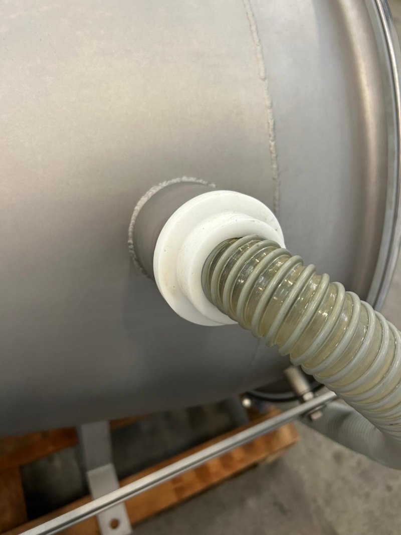 Vacuum system with pump