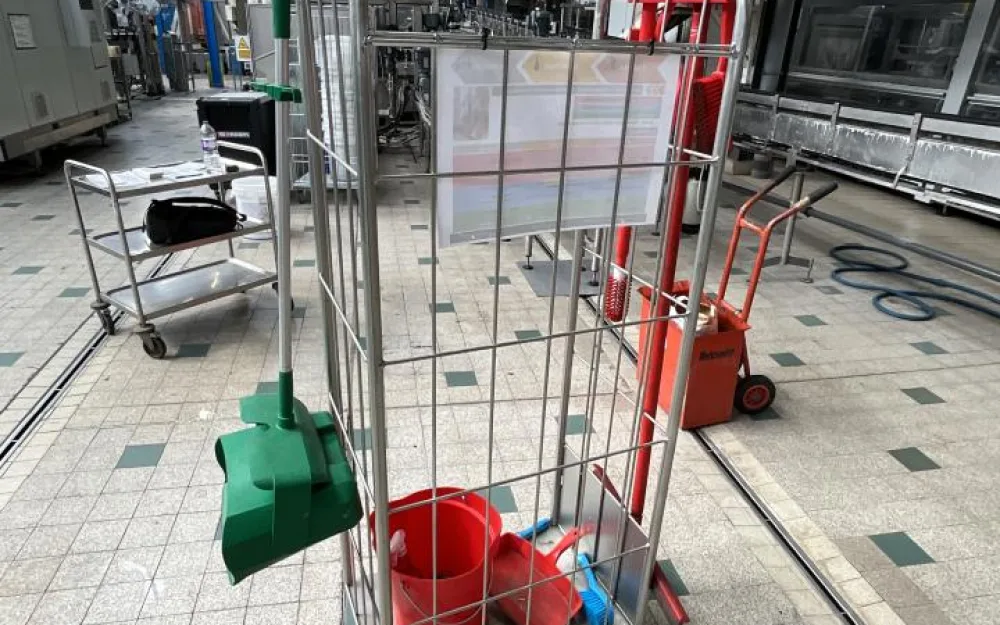 Unknown Cleaning Utensil Trolley