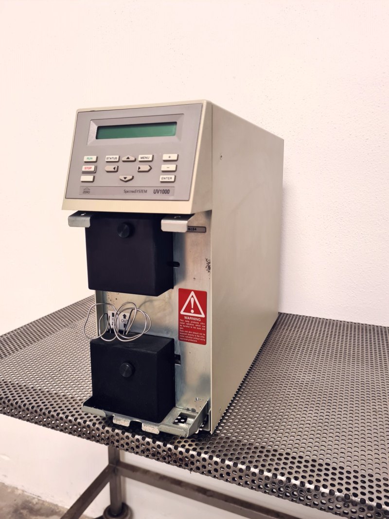RIVELATORE UV PER HPLC – THERMO SEPARATION PRODUCTS – MOD. SPECTRASYSTEM UV1000