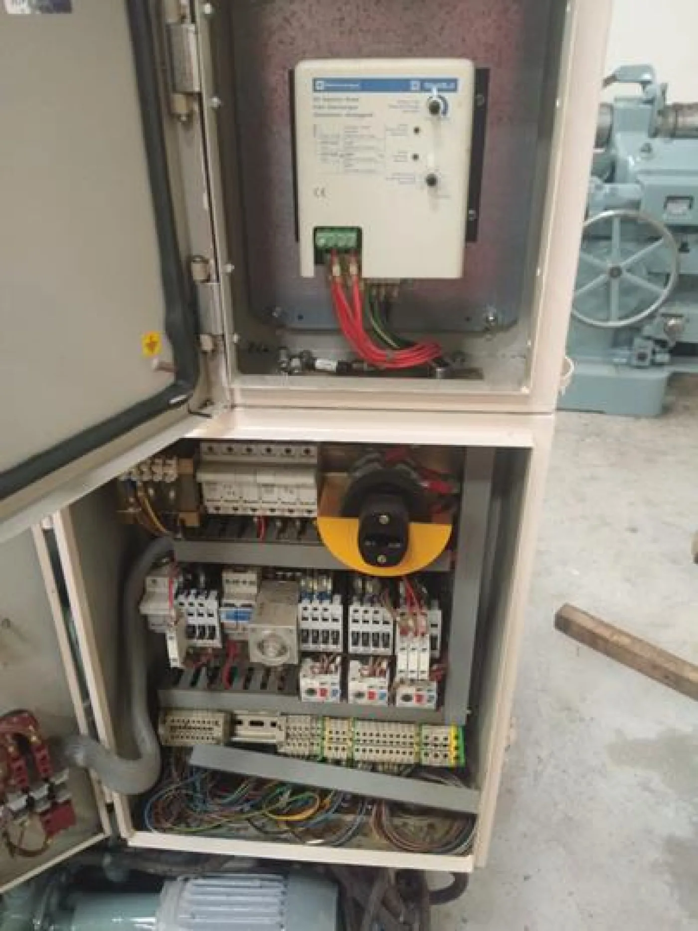 AUTOMATIC SPIRAL BEVEL & HYPOID GEAR CUTTER GRINDER & SHARPENER - GLEASON- 12'' - Laxmi Metal & Machines, Rohtak - 3