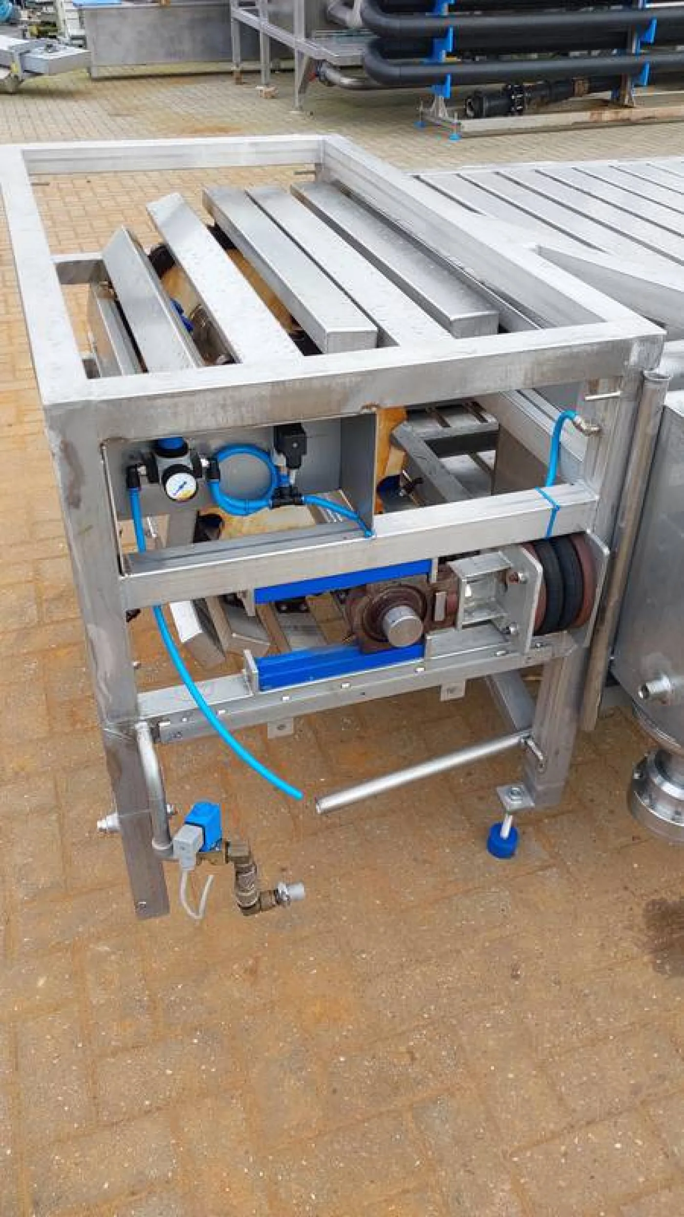 Bleeding table conveyor - 3