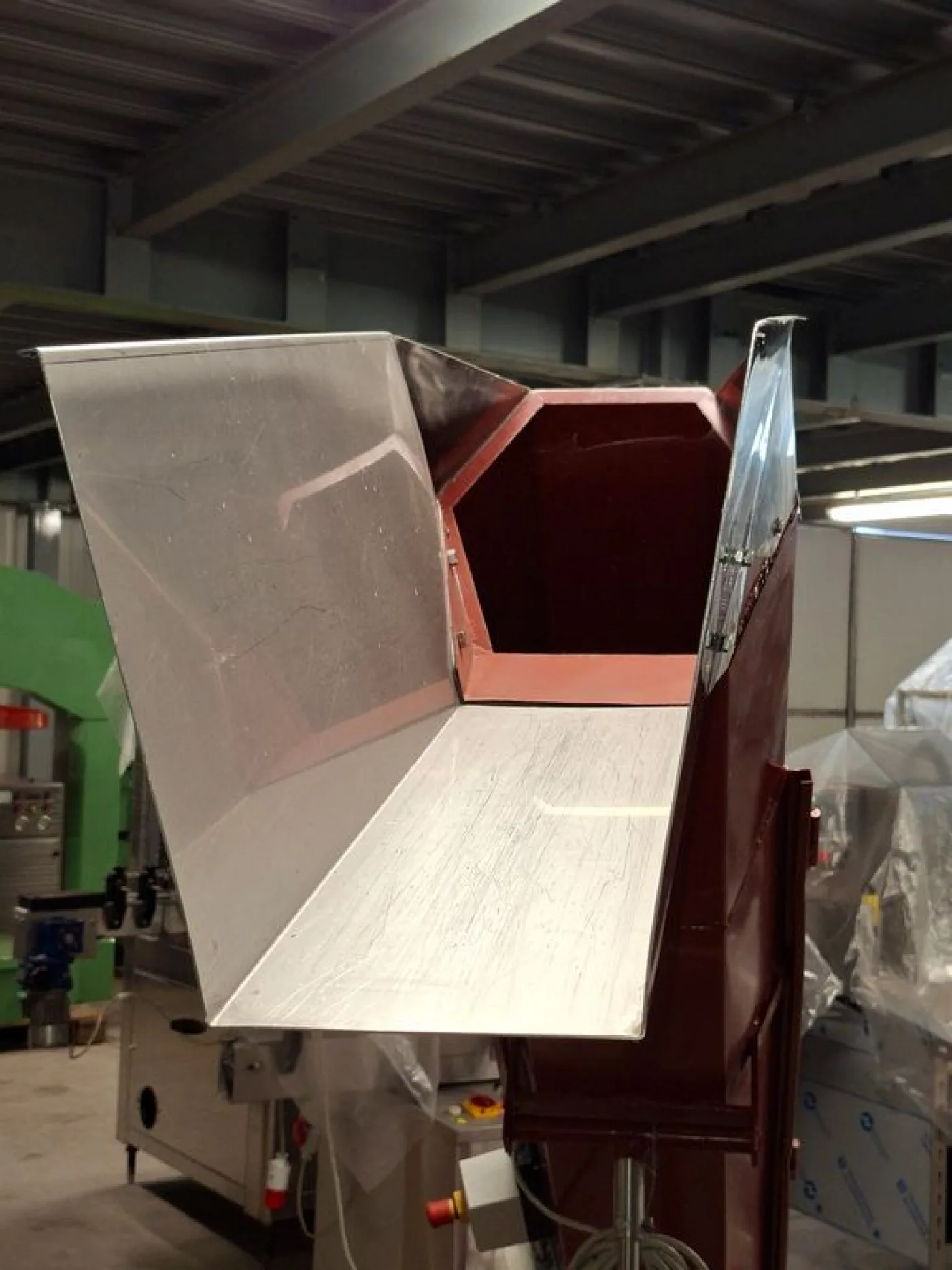 BELT ELEVATOR/ DRAWERS WITH GEAR MOTOR FOR ROTATION OF THE SCREW AND LOADING HOPPER, SECOND HAND EQUIPMENT - 6