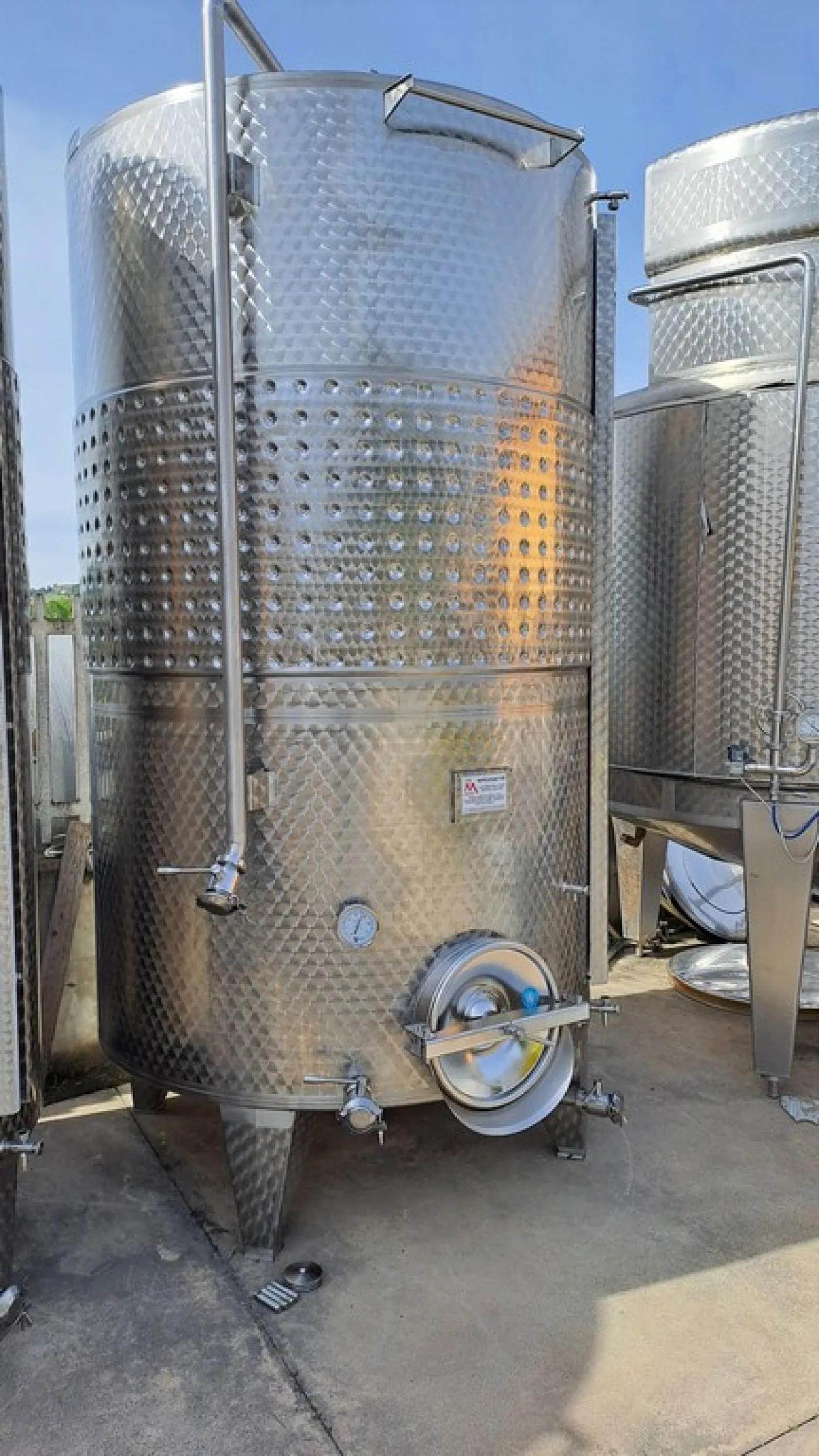 STAILESS STEEL TANK CAPACITY LITERS 5000 (50 HL) STORAGE/VINIFICATION MODEL, CONICAL BOTTOM WITH BAND, NEW EQUIPMENT - 5