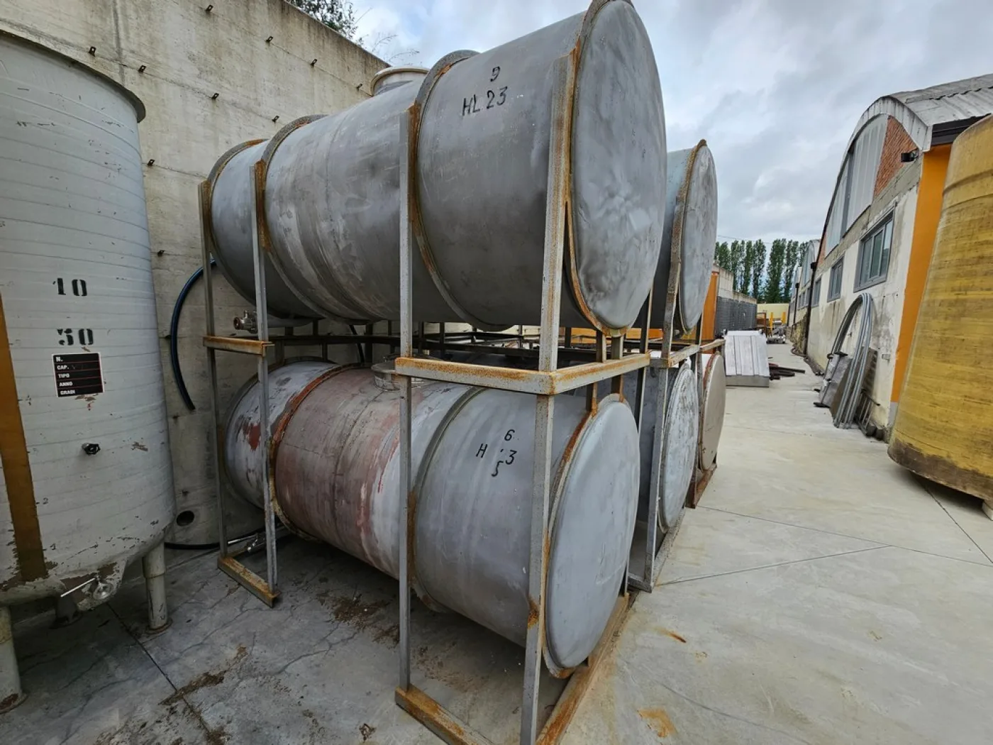 SERIES OF HORIZONTAL STAINLESS STEEL TANKS CAPACITY 2200/2300 LITRES (HL 22/23) STORAGE/TRANSPORT MODEL, WITH IRON FRAME, SECOND-HAND EQUIPMENTS - 3