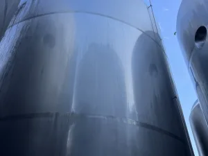 STAINLESS STEEL 304 TANK 30,000 LITRES WITH HERMETIC INSULATION AND OFFSET AGITATION