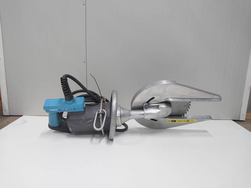 Leg and horn saw