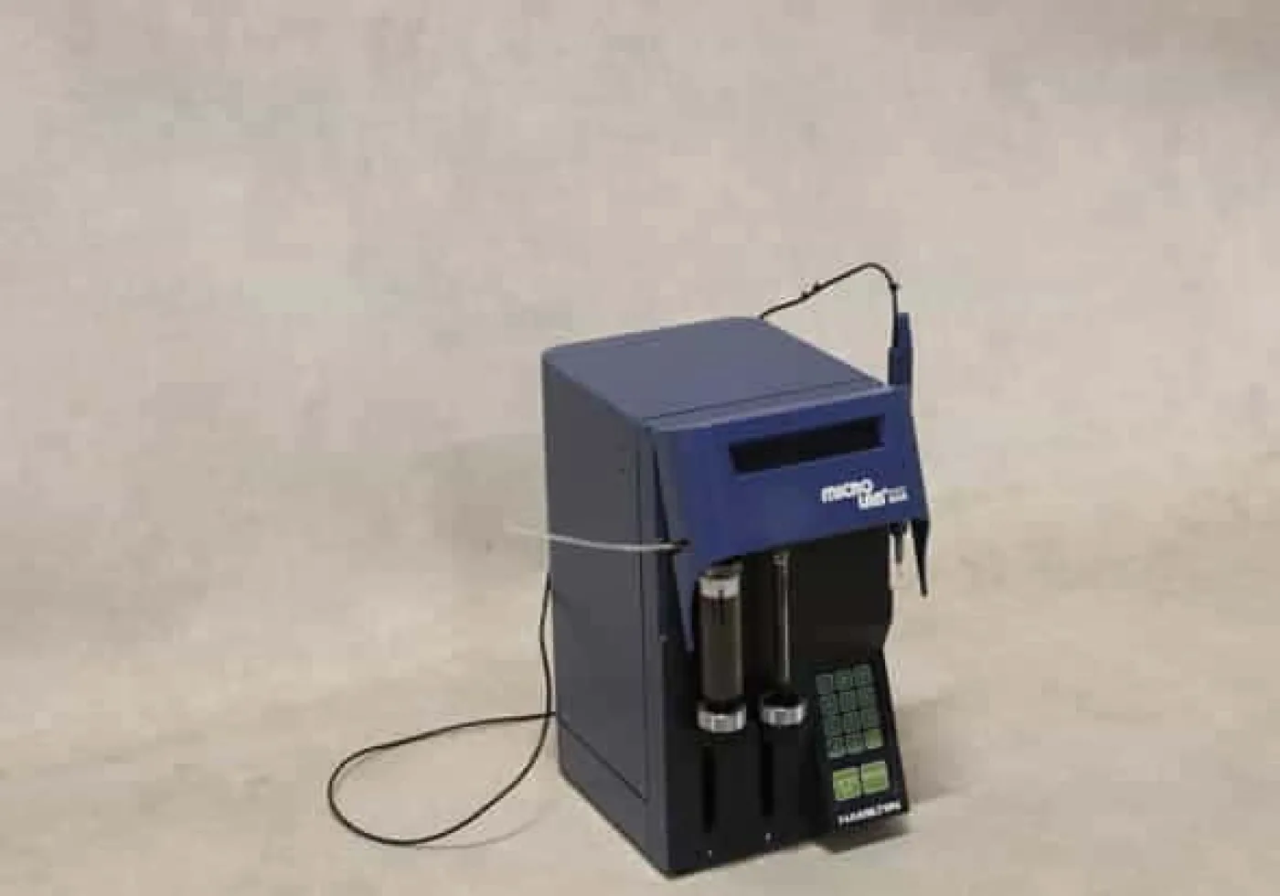 Hamilton Microlab 1000 diluter/dispenser met twee spuiten 25 mL en 2,5 mL - 1