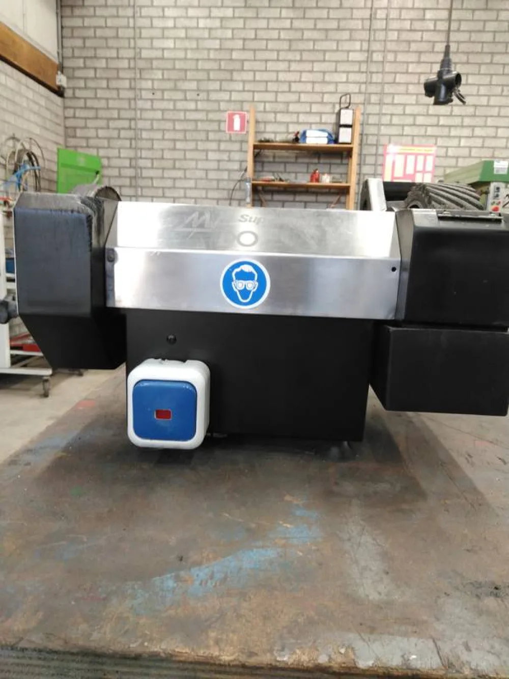 Knife sharpening machine