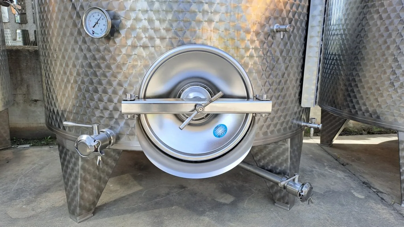 STAILESS STEEL TANK CAPACITY LITERS 5000 (50 HL) STORAGE/VINIFICATION MODEL, CONICAL BOTTOM WITH BAND, NEW EQUIPMENT - 2