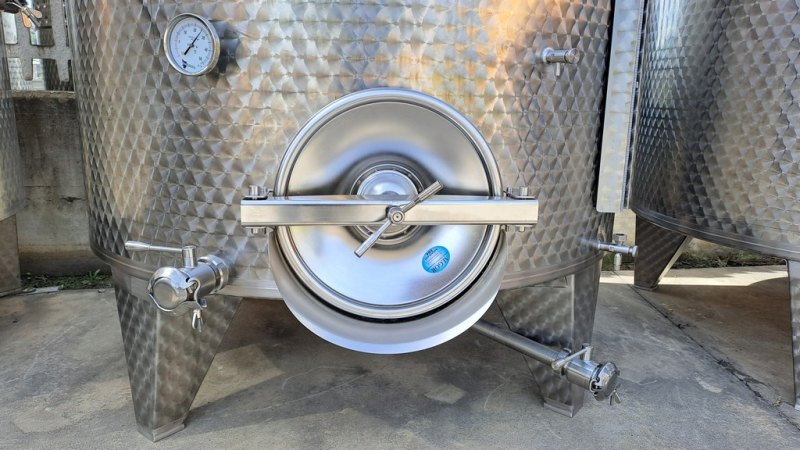 STAILESS STEEL TANK CAPACITY LITERS 5000 (50 HL) STORAGE/VINIFICATION MODEL, CONICAL BOTTOM WITH BAND, NEW EQUIPMENT