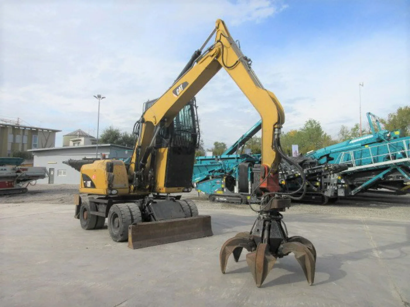 Caterpillar CB-214E Roller - 4