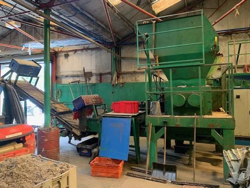 Twin-shaft Shredder W/Ram Feed