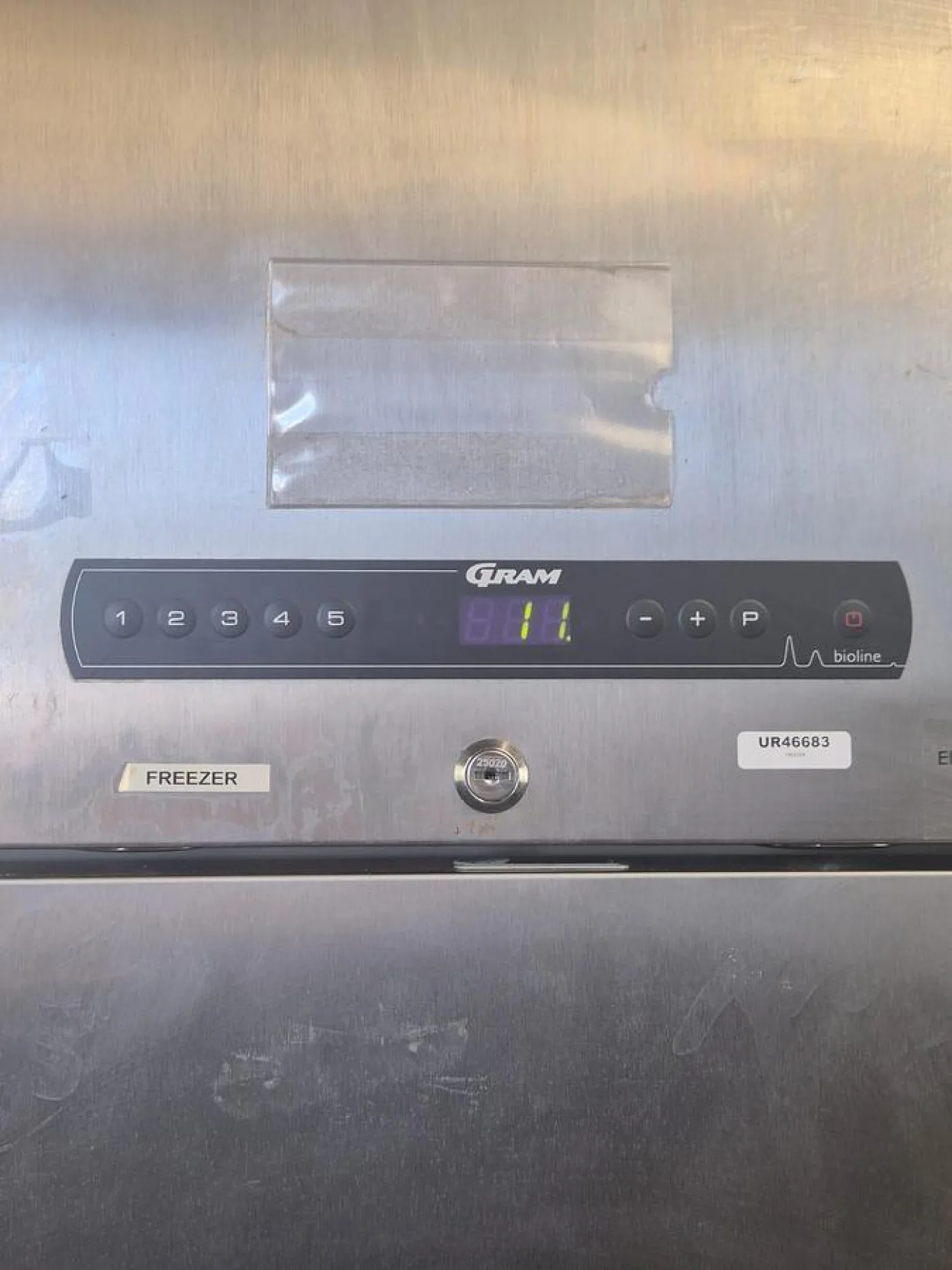 Gram R290 Fridge - 6