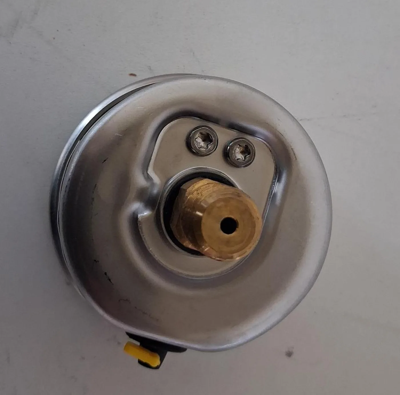 WIKA Flüssigkeitsgefülltes Druckmanometer 15 psi / 1 bar - 3