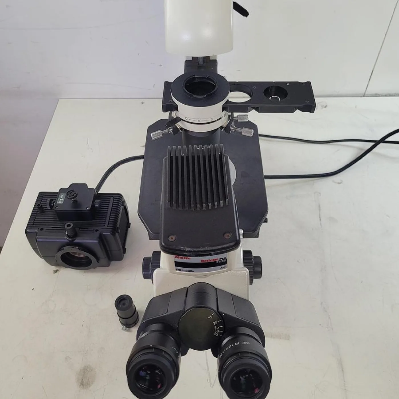 Motic AE31 Microscope - 2