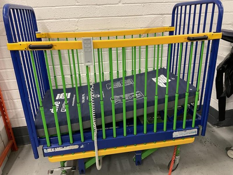 Sidhill Inspiration 9003 Electric Variable Height Cot with CPR and Hinged Access