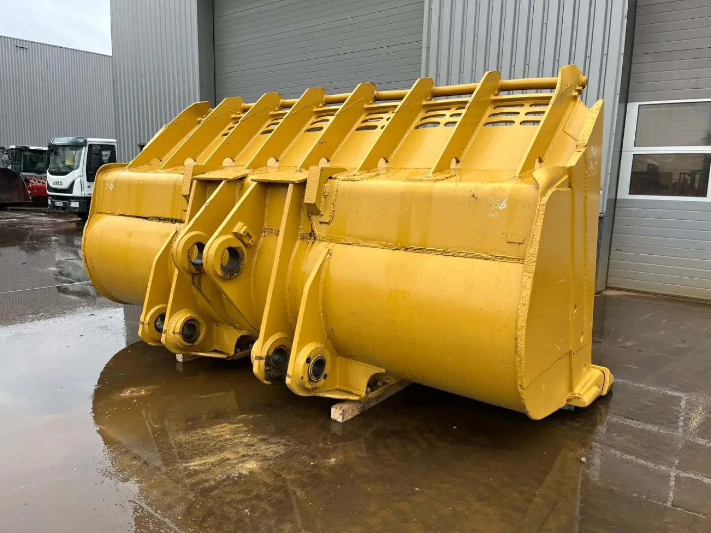 Bucket Caterpillar 990 - 4