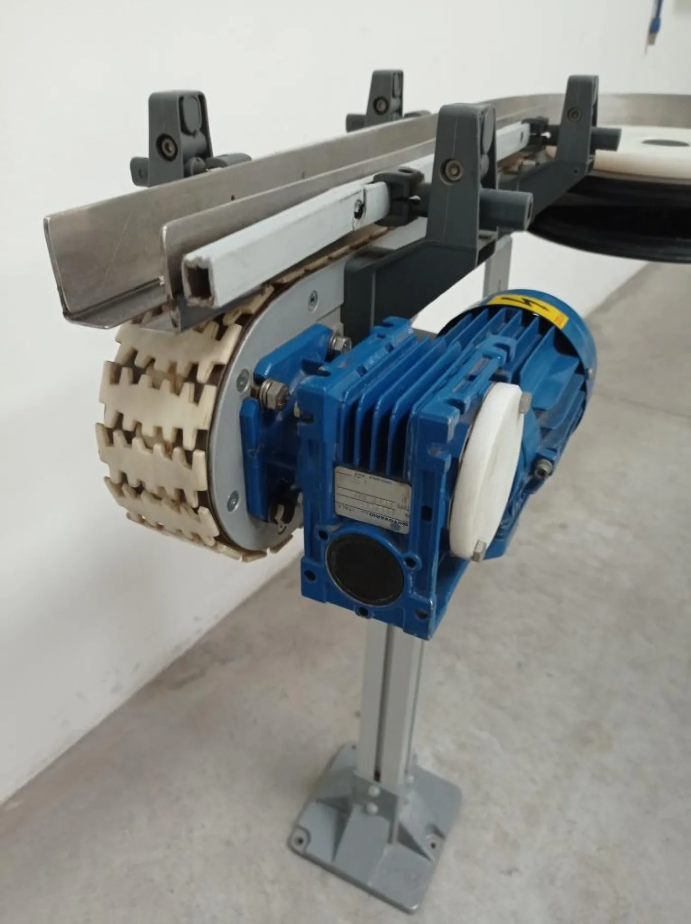 NASTRO TRASPORTATORE A TAPPARELLE CURVO MOTORIZZATO – FLEXLINK - 3