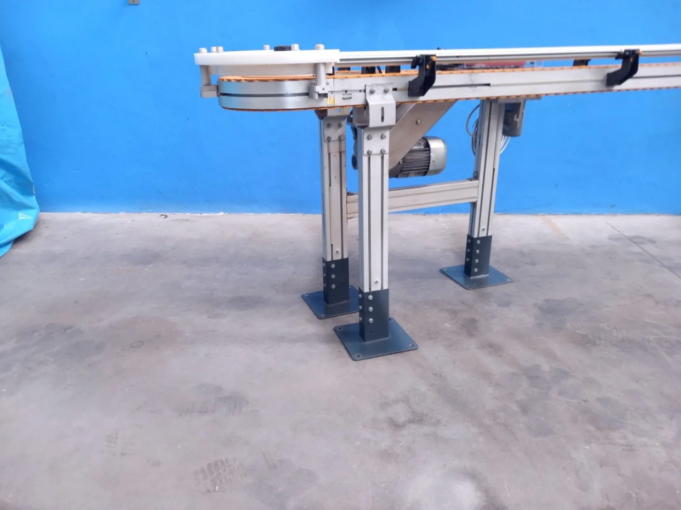 NASTRO TRASPORTATORE MOTORIZZATO CON CURVA A 180° – BETT SISTEMI - 3