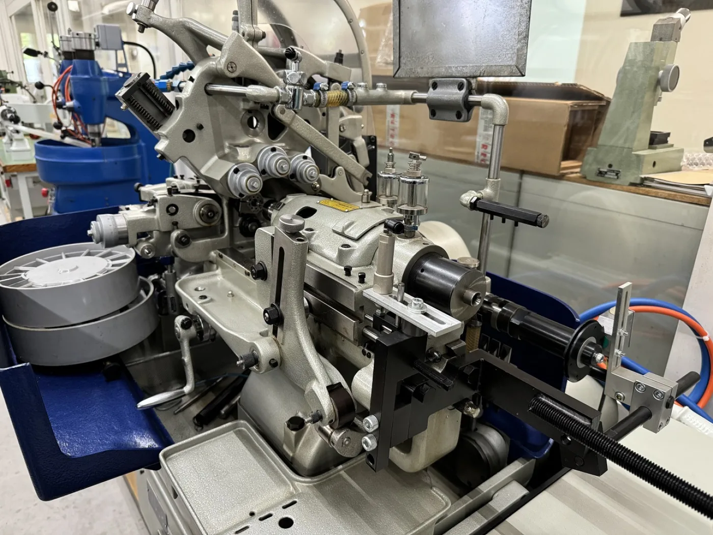 TOUR AUTOMATIQUE A DECOLLETER “TORNOS” TYPE M-7 - 7