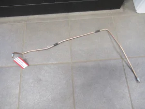Benzineleiding onder radiateur
