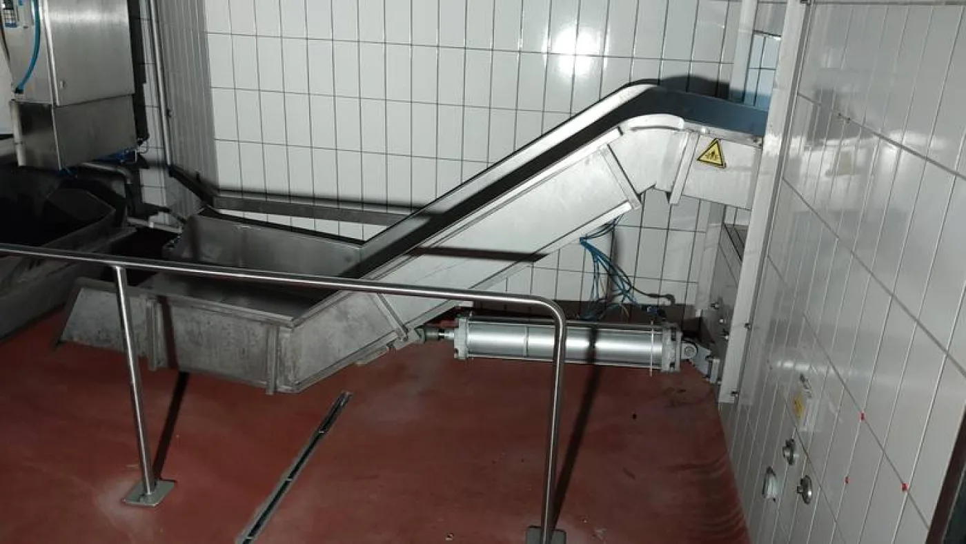 Paunch gutter - lift - 1