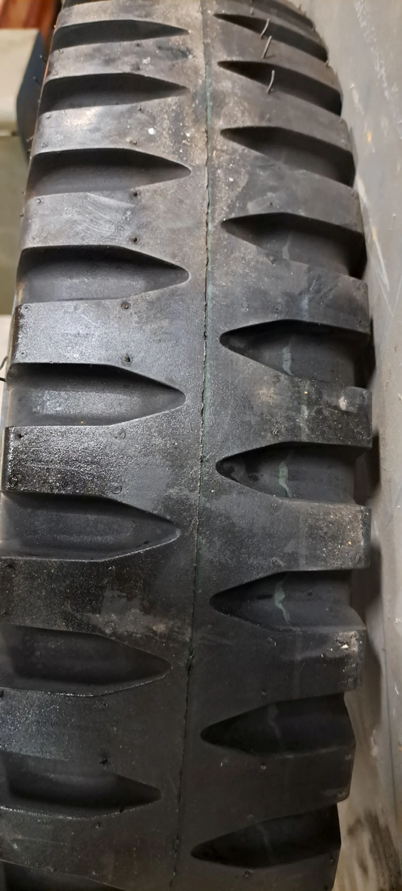 Band 6.00 X 16 militair profiel - 2