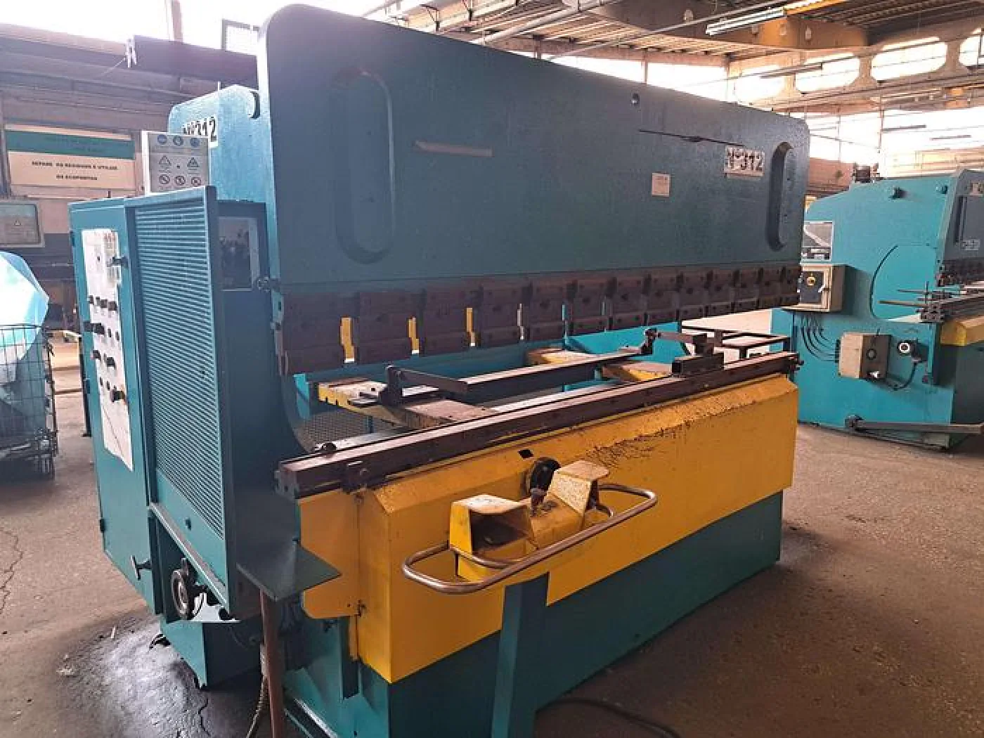 Quinadeira ADIRA 63 ton x 2500mm, modelo QHS-6325 CB - 1