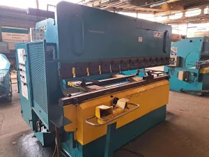 Quinadeira ADIRA 63 ton x 2500mm, modelo QHS-6325 CB