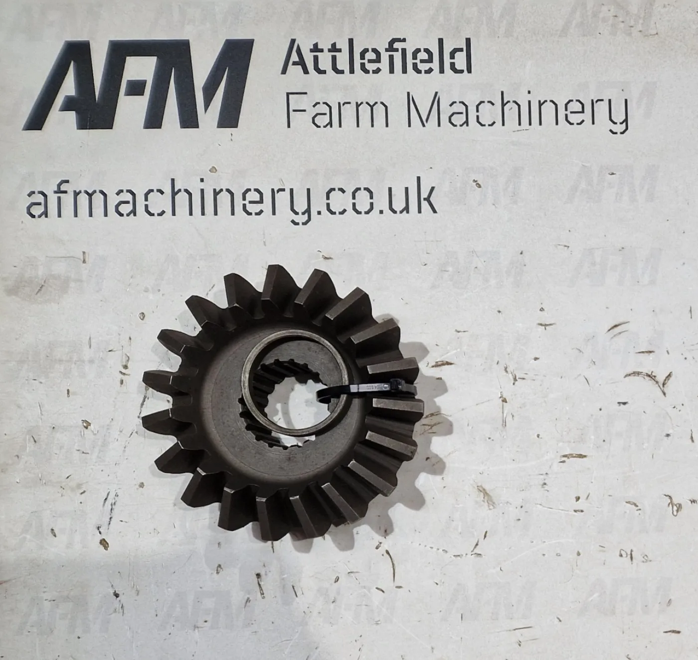 McConnel Gear &amp; Spacer 19 Tooth SR20 Centre Gearbox- 00770729 - 1