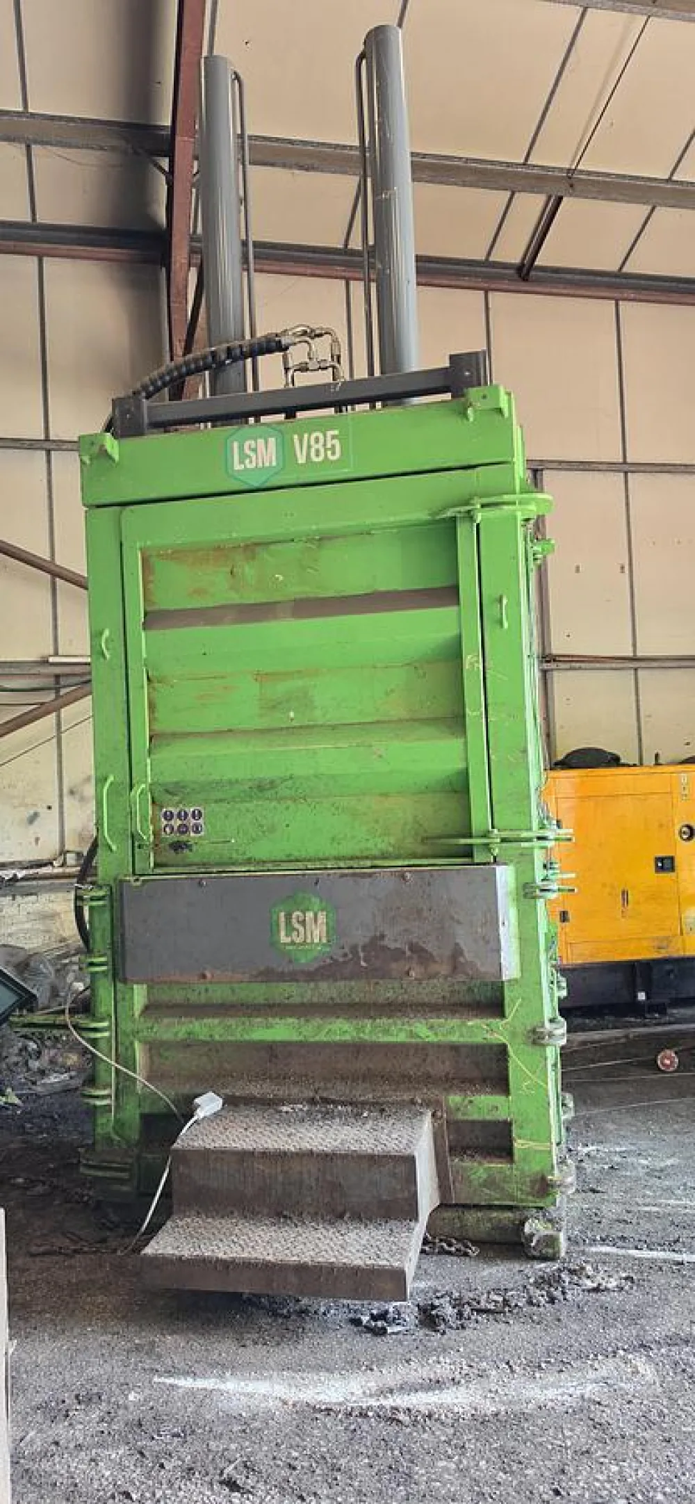 LSM V85 Tyre Baler