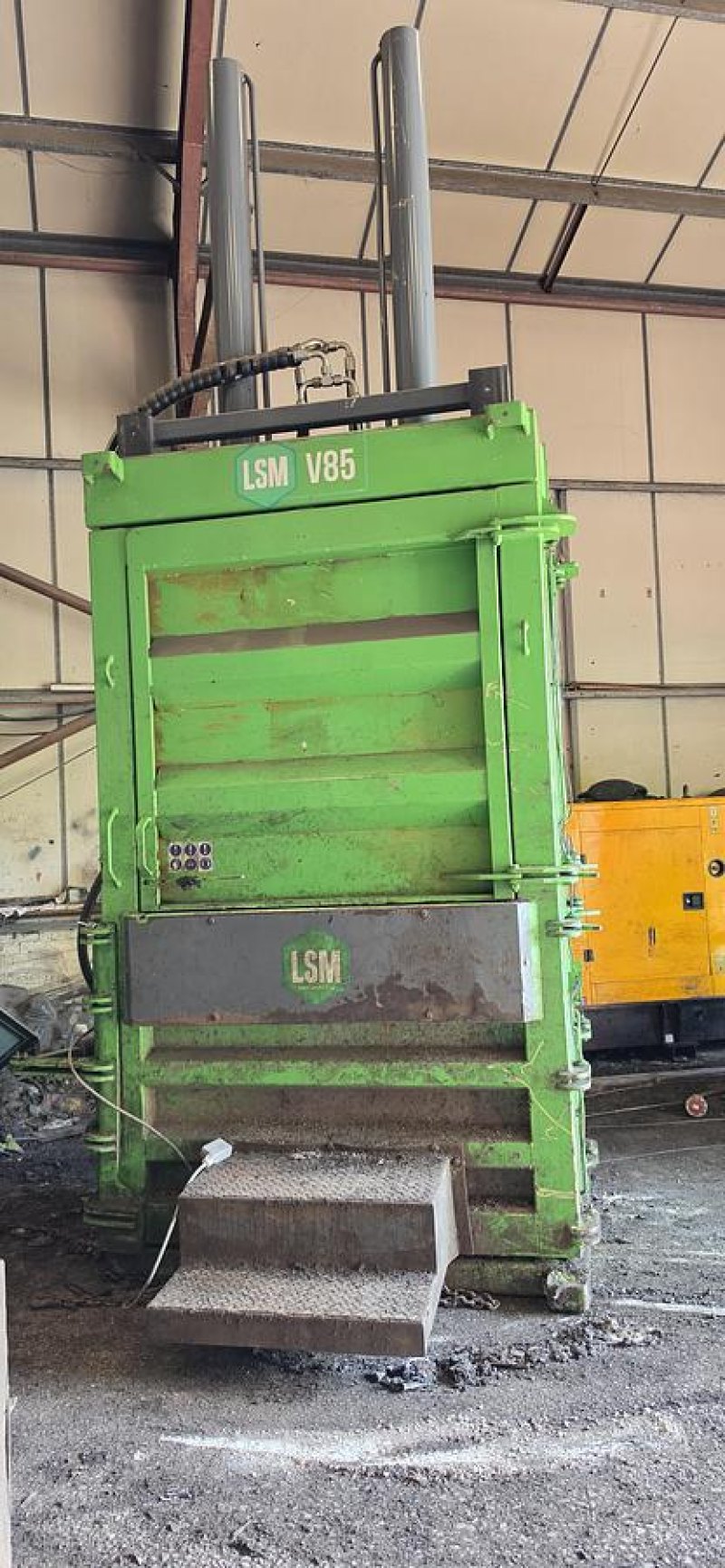 LSM V85 Tyre Baler