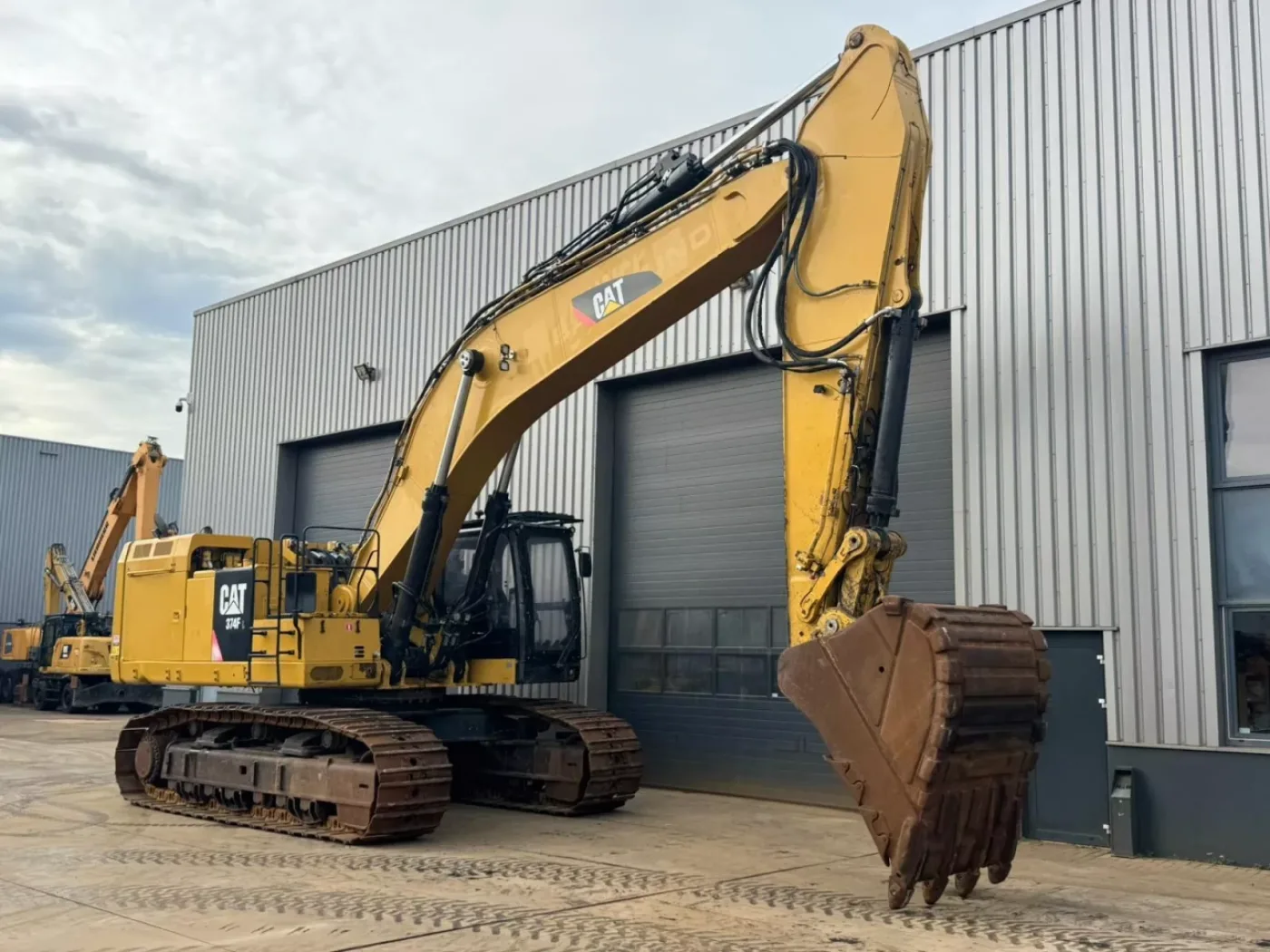 Caterpillar 374FL New Track Chains - 7