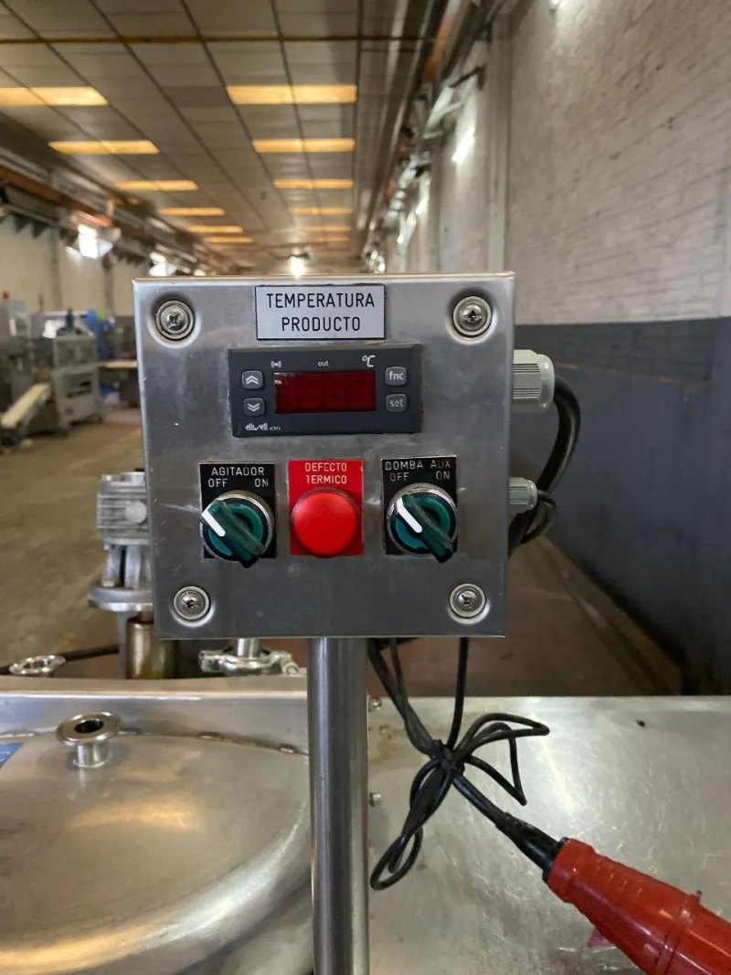 USED STAINLESS STEEL TANK 80 LITERS WITH CHILLER AND AGITATION