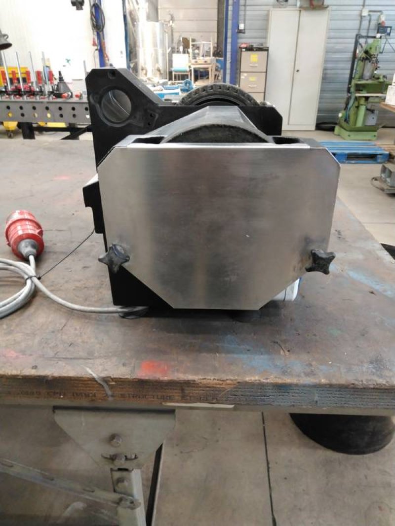 Knife sharpening machine