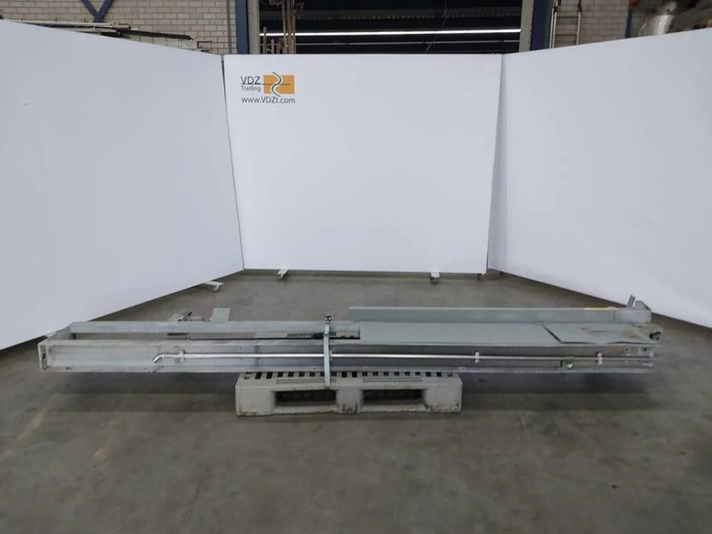 Hook lift for tube rail - 4