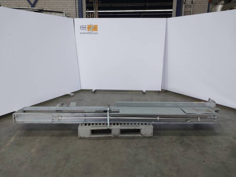 Hook lift for tube rail