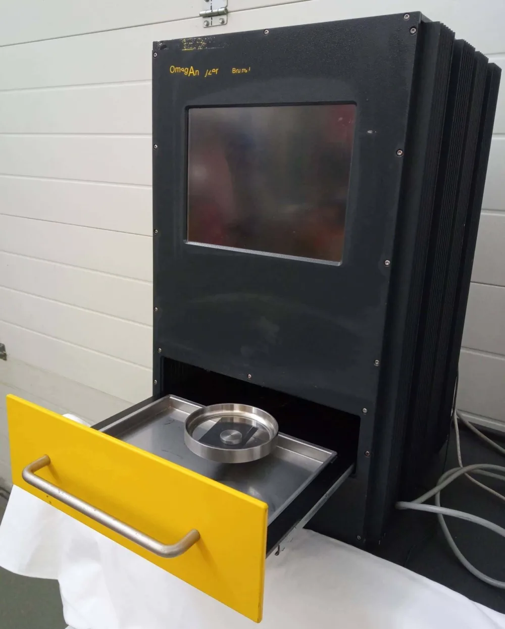 Bruins OmegAnalyzer F NIR Spectrometer