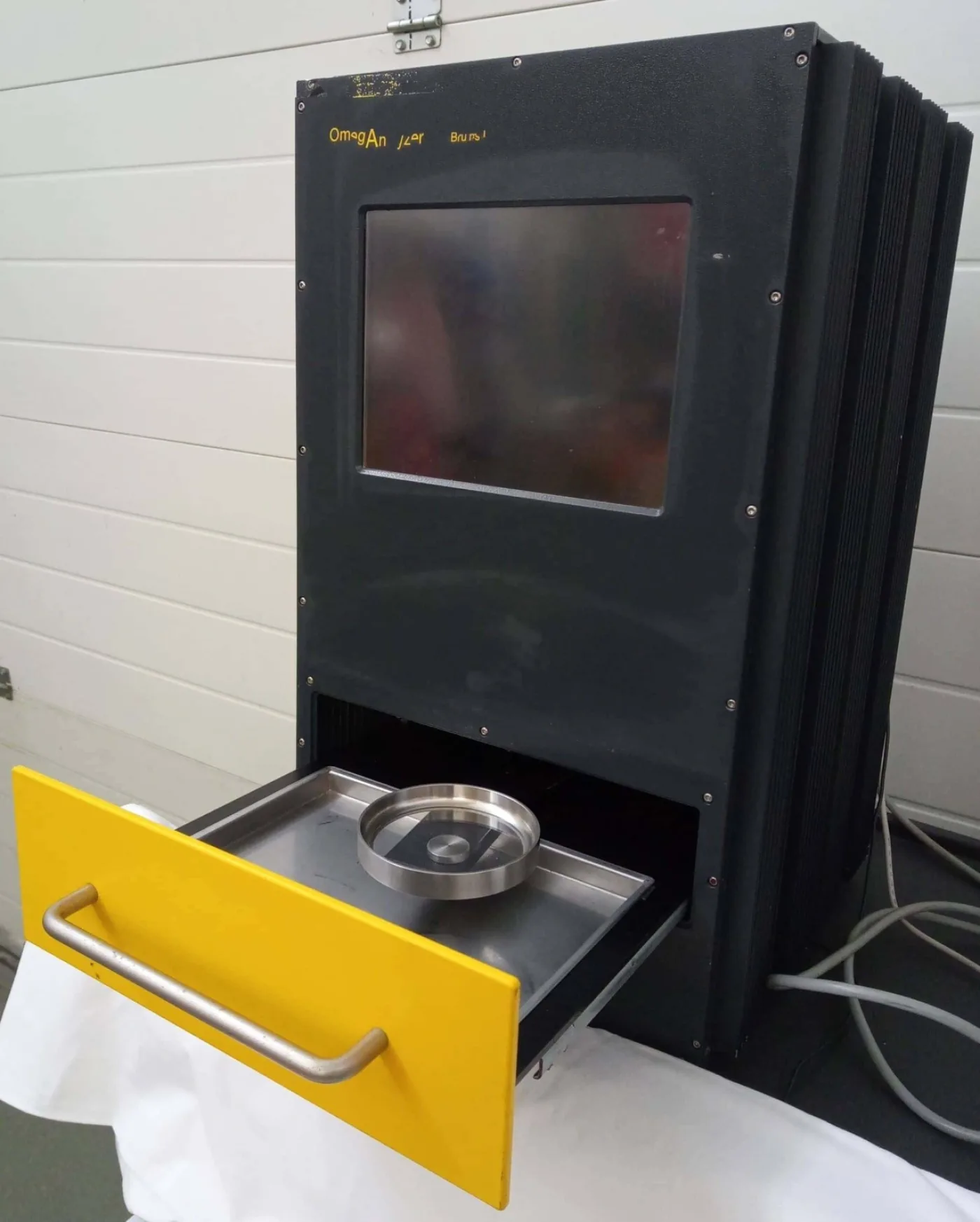 Bruins OmegAnalyzer F NIR Spectrometer - 1
