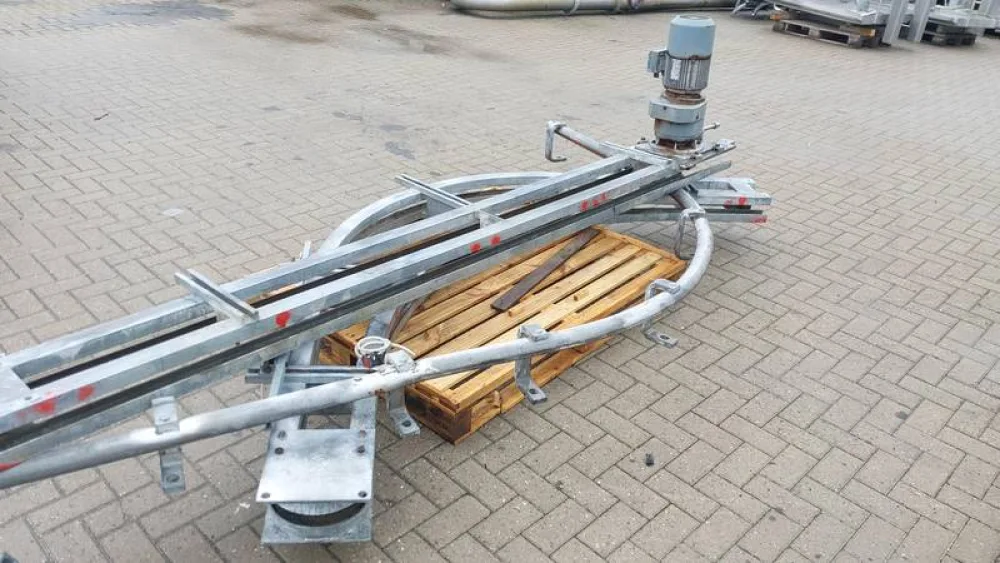 Bleeding conveyor for cattle