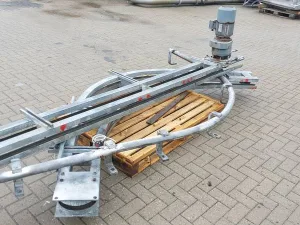 Bleeding conveyor for cattle
