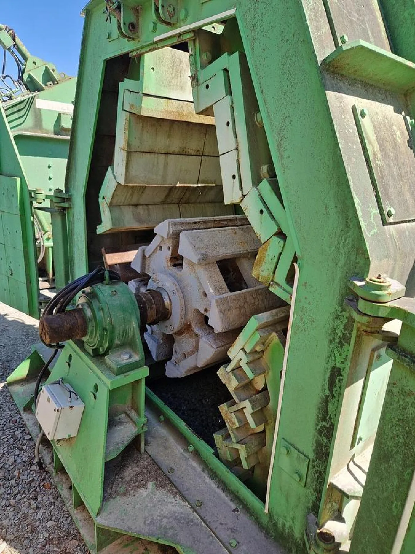 2006 Hazemag AP VM 1010 Tertiary Impact Crusher - 4